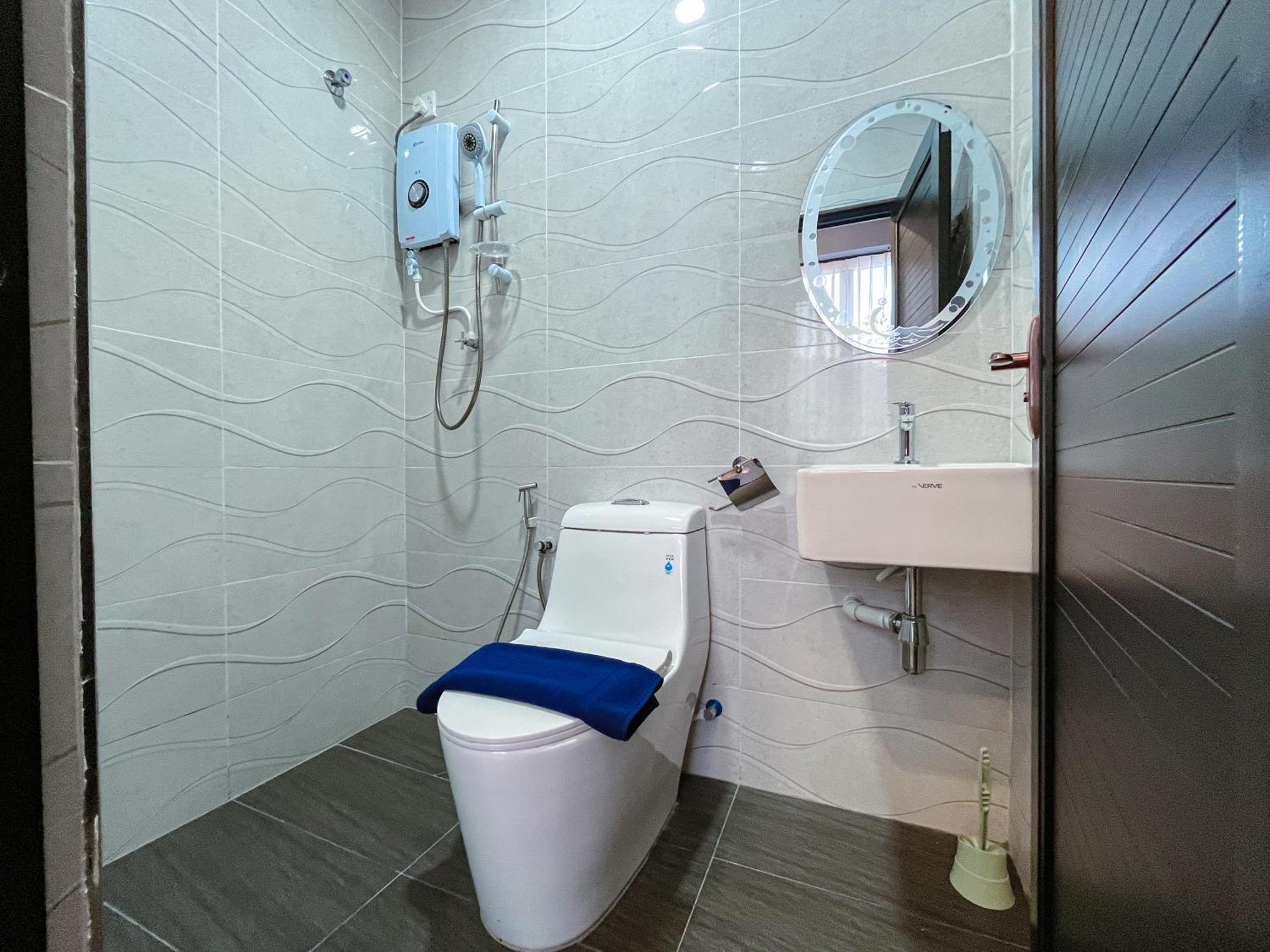 Hotel Lavie At Centrum Бринчанг Екстериор снимка